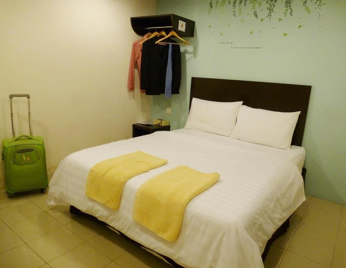 Your Hotel Кланг Екстериор снимка