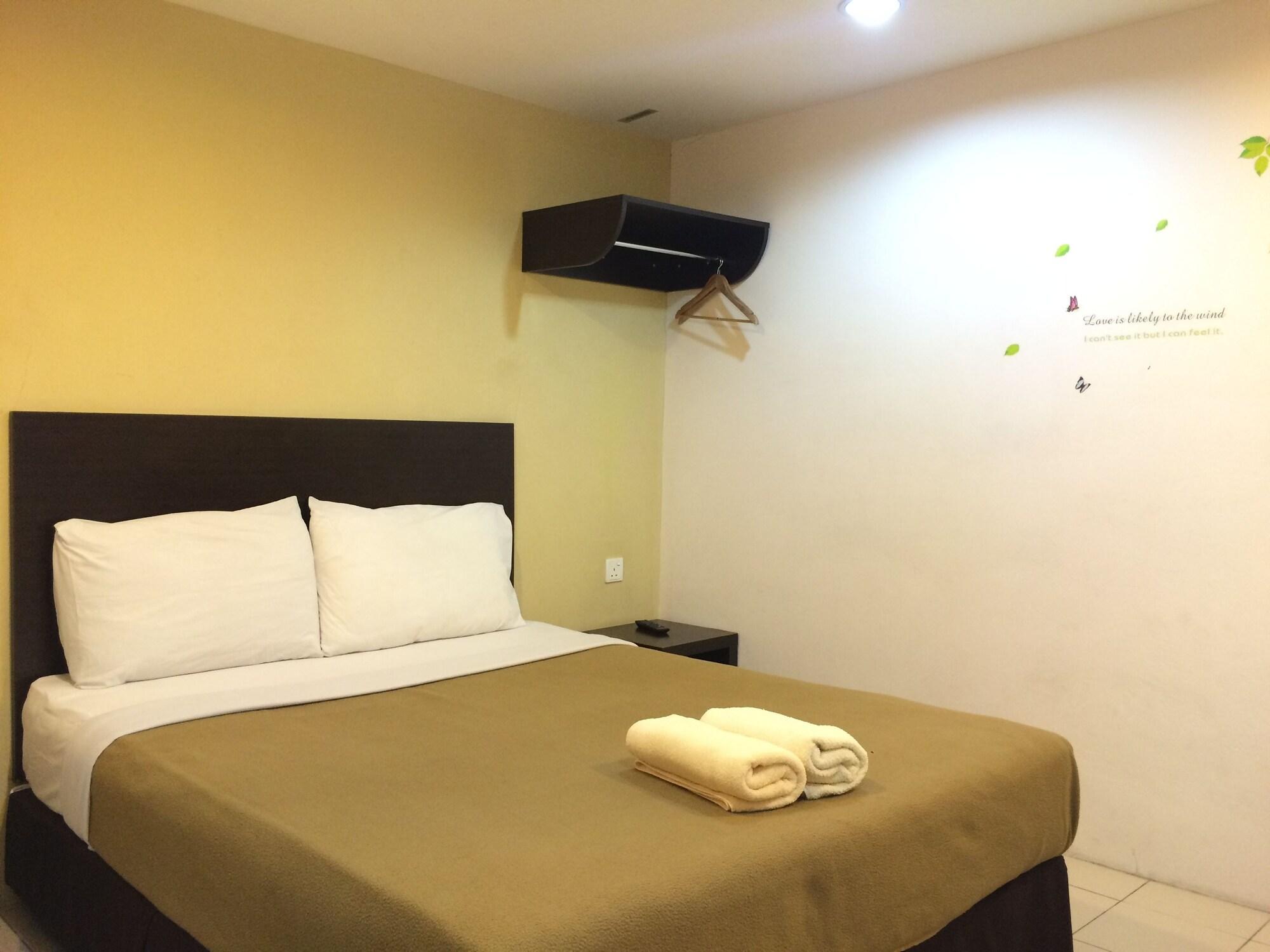 Your Hotel Кланг Екстериор снимка