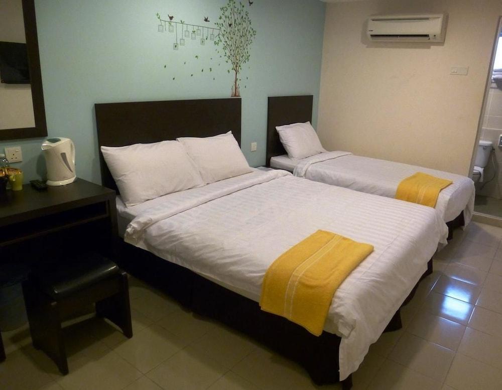 Your Hotel Кланг Екстериор снимка