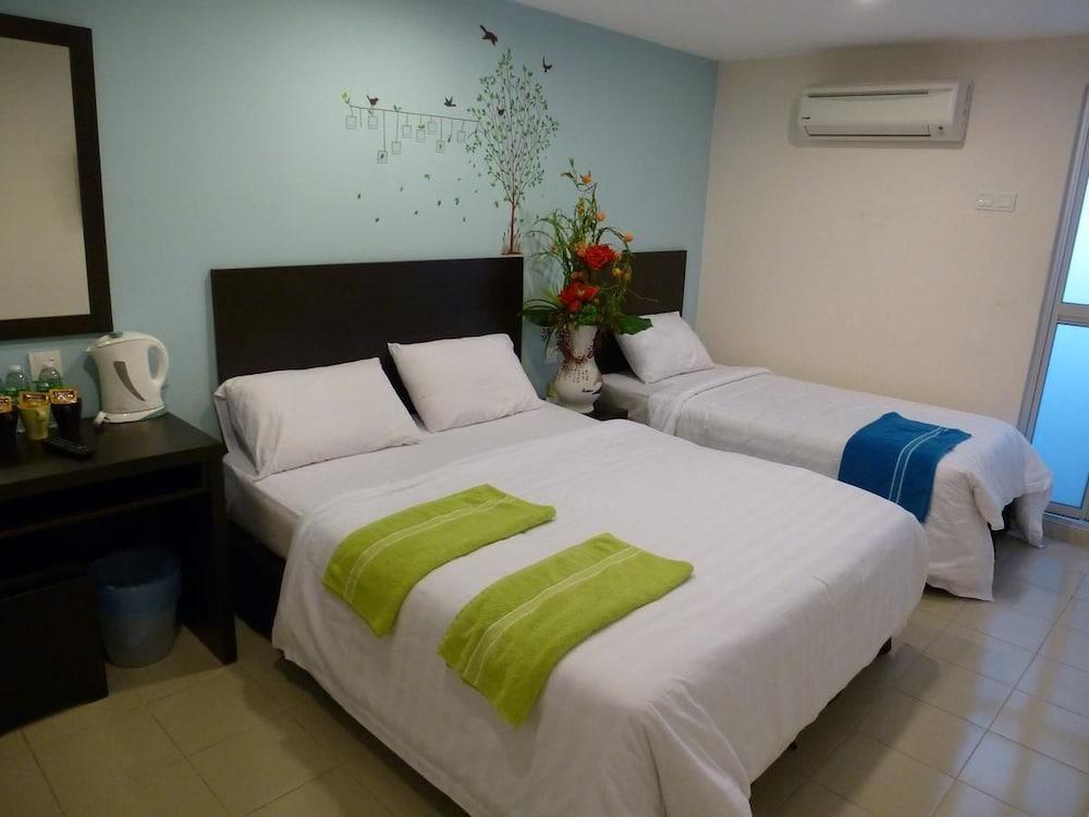 Your Hotel Кланг Екстериор снимка