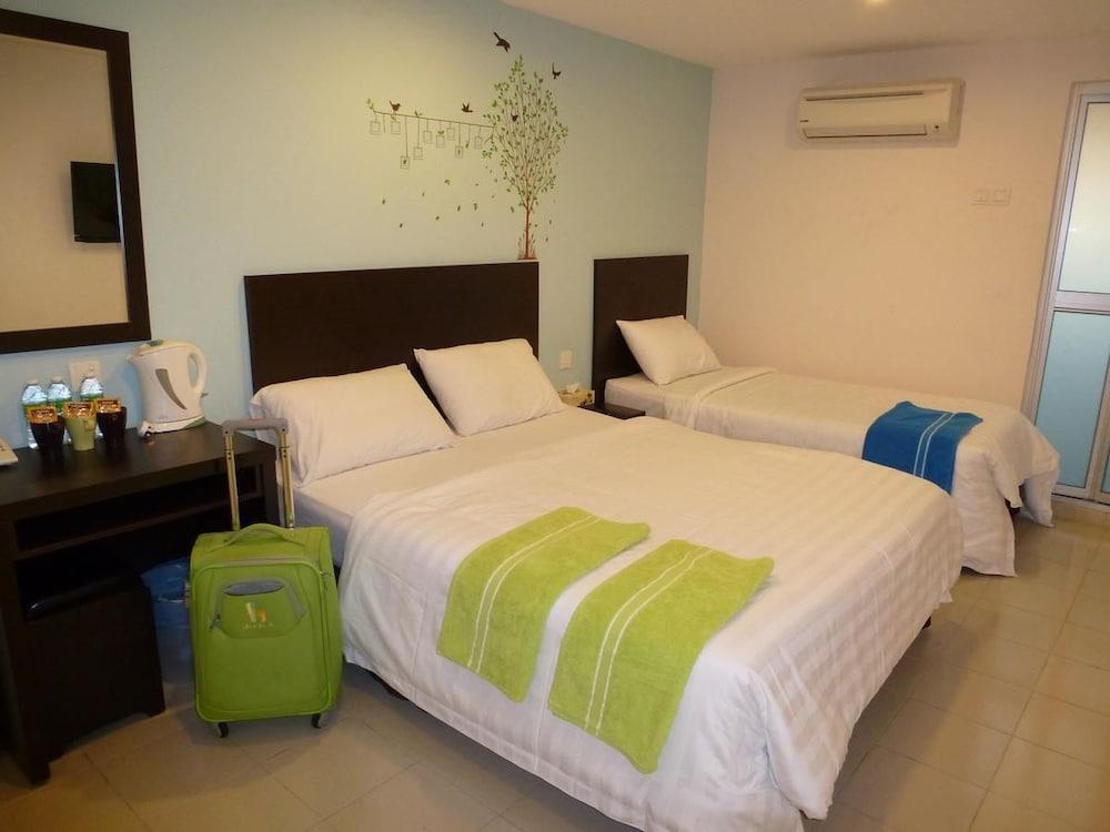 Your Hotel Кланг Екстериор снимка