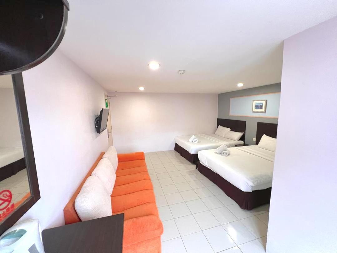 Your Hotel Кланг Екстериор снимка