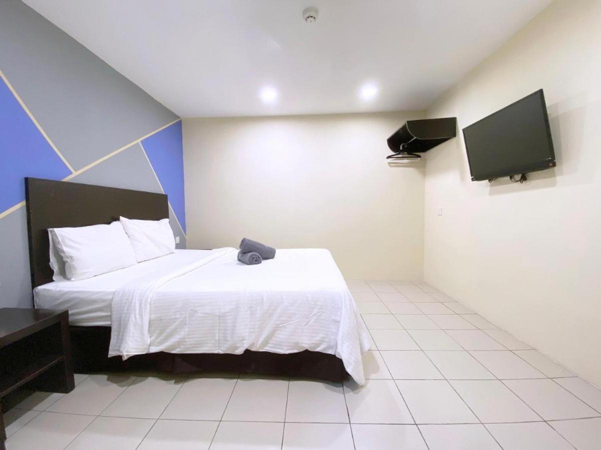 Your Hotel Кланг Екстериор снимка
