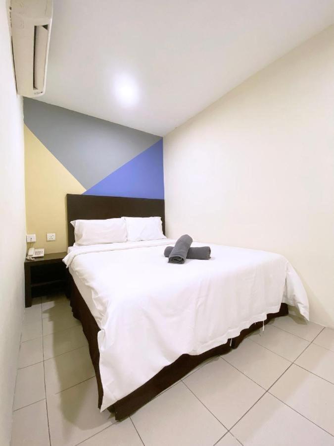 Your Hotel Кланг Екстериор снимка
