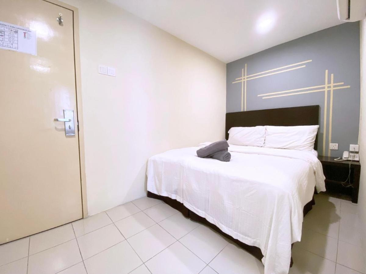 Your Hotel Кланг Екстериор снимка