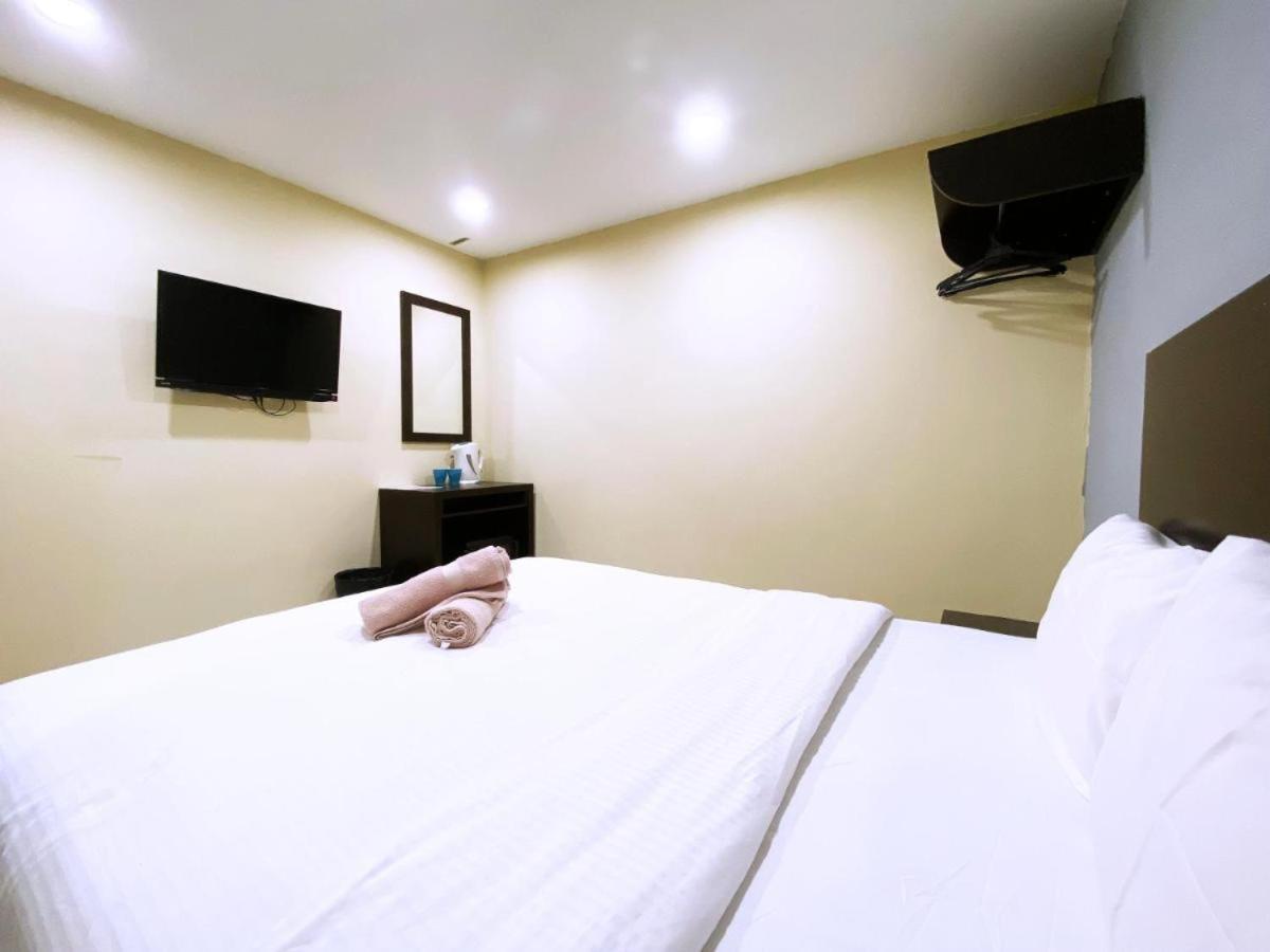 Your Hotel Кланг Екстериор снимка