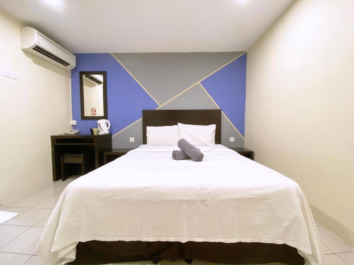 Your Hotel Кланг Екстериор снимка
