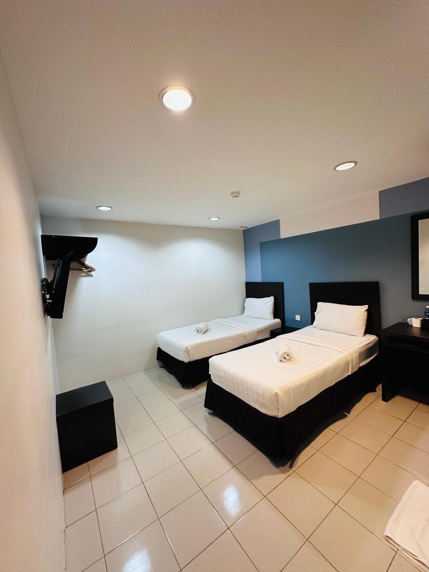 Your Hotel Кланг Екстериор снимка