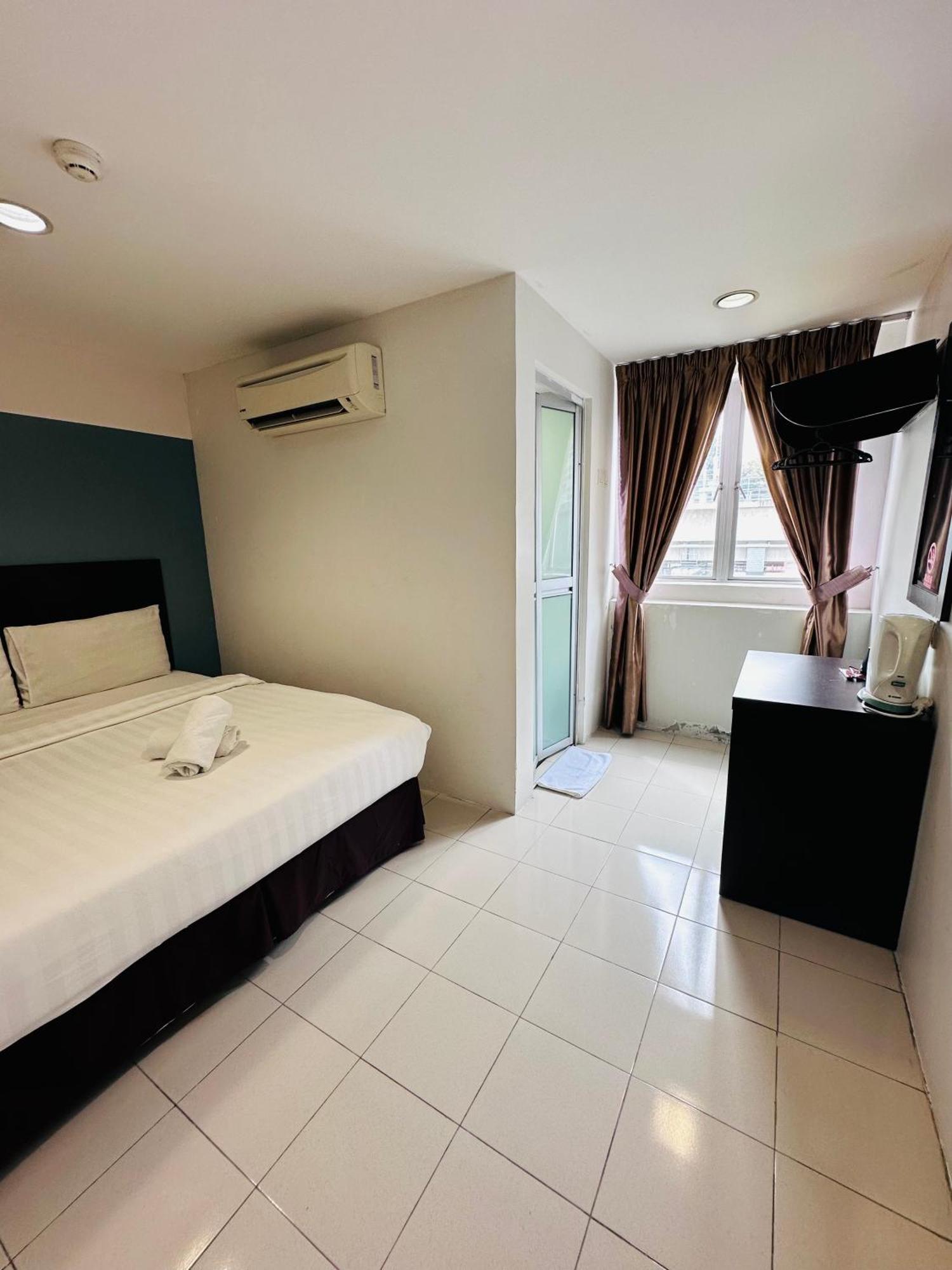 Your Hotel Кланг Екстериор снимка