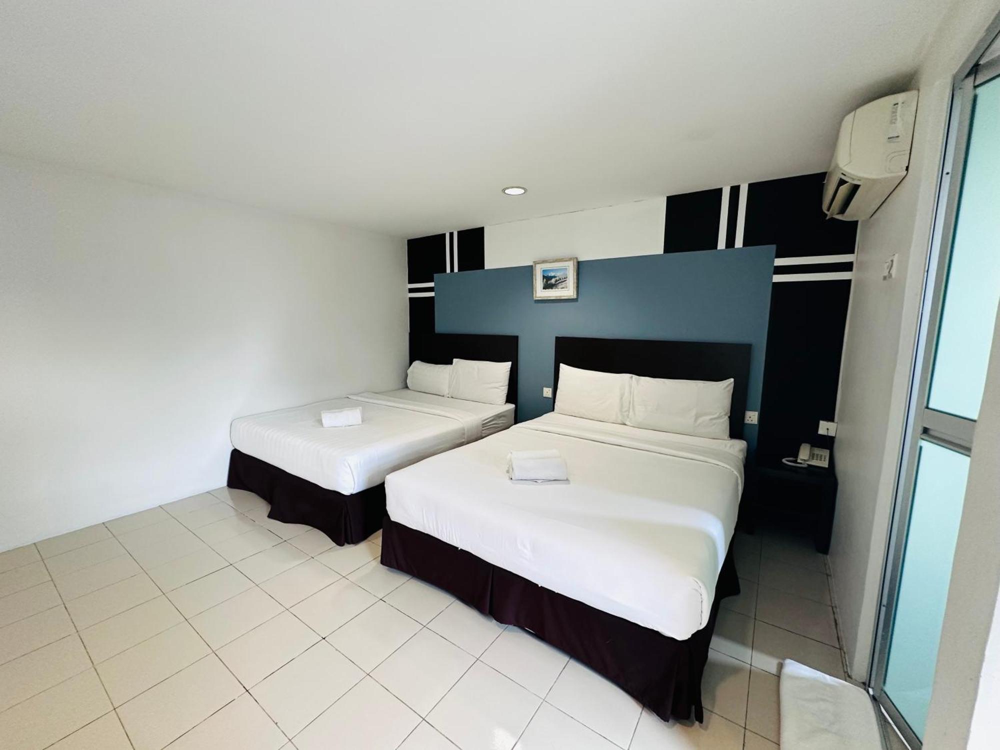 Your Hotel Кланг Екстериор снимка