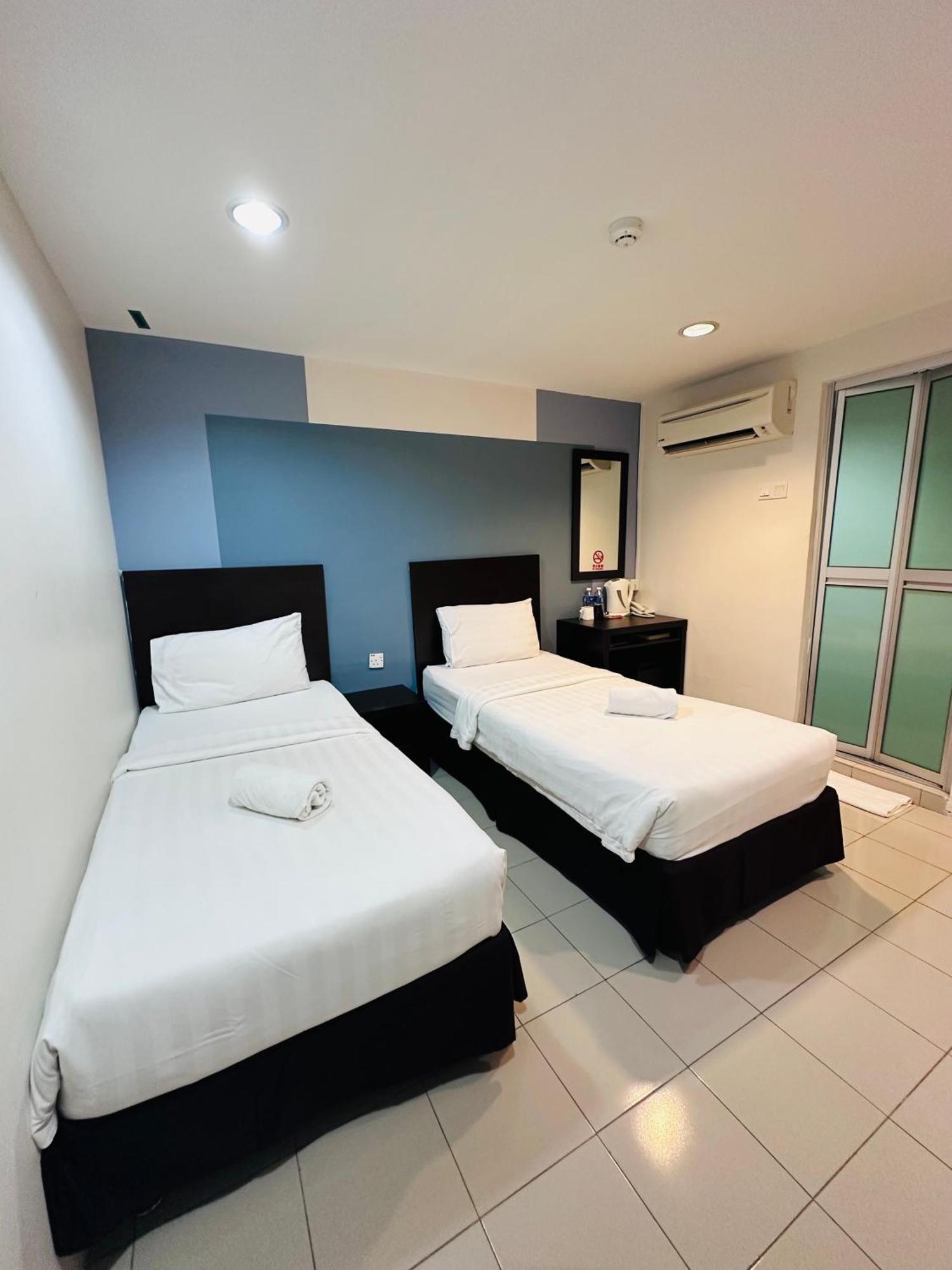 Your Hotel Кланг Екстериор снимка