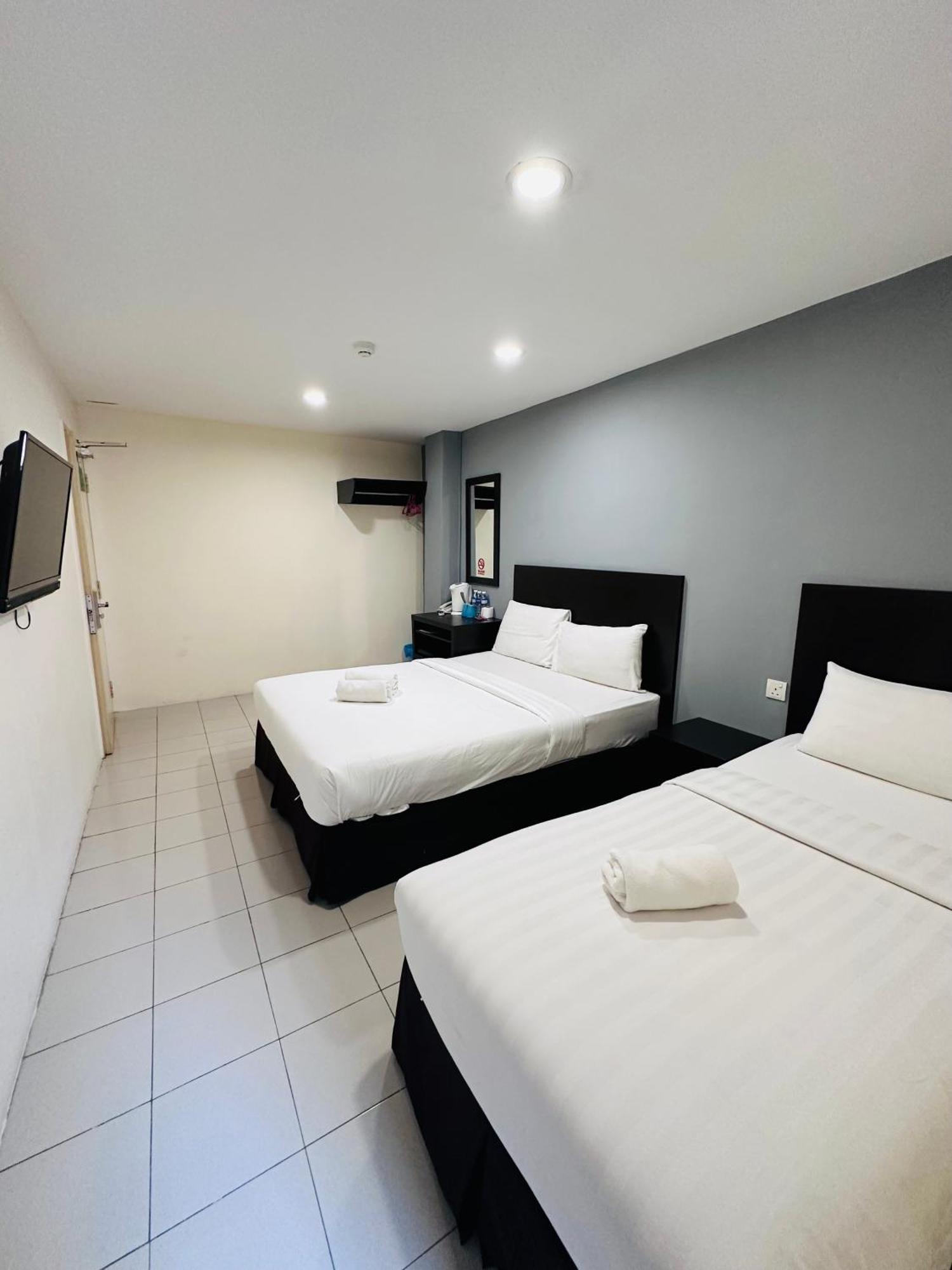 Your Hotel Кланг Екстериор снимка