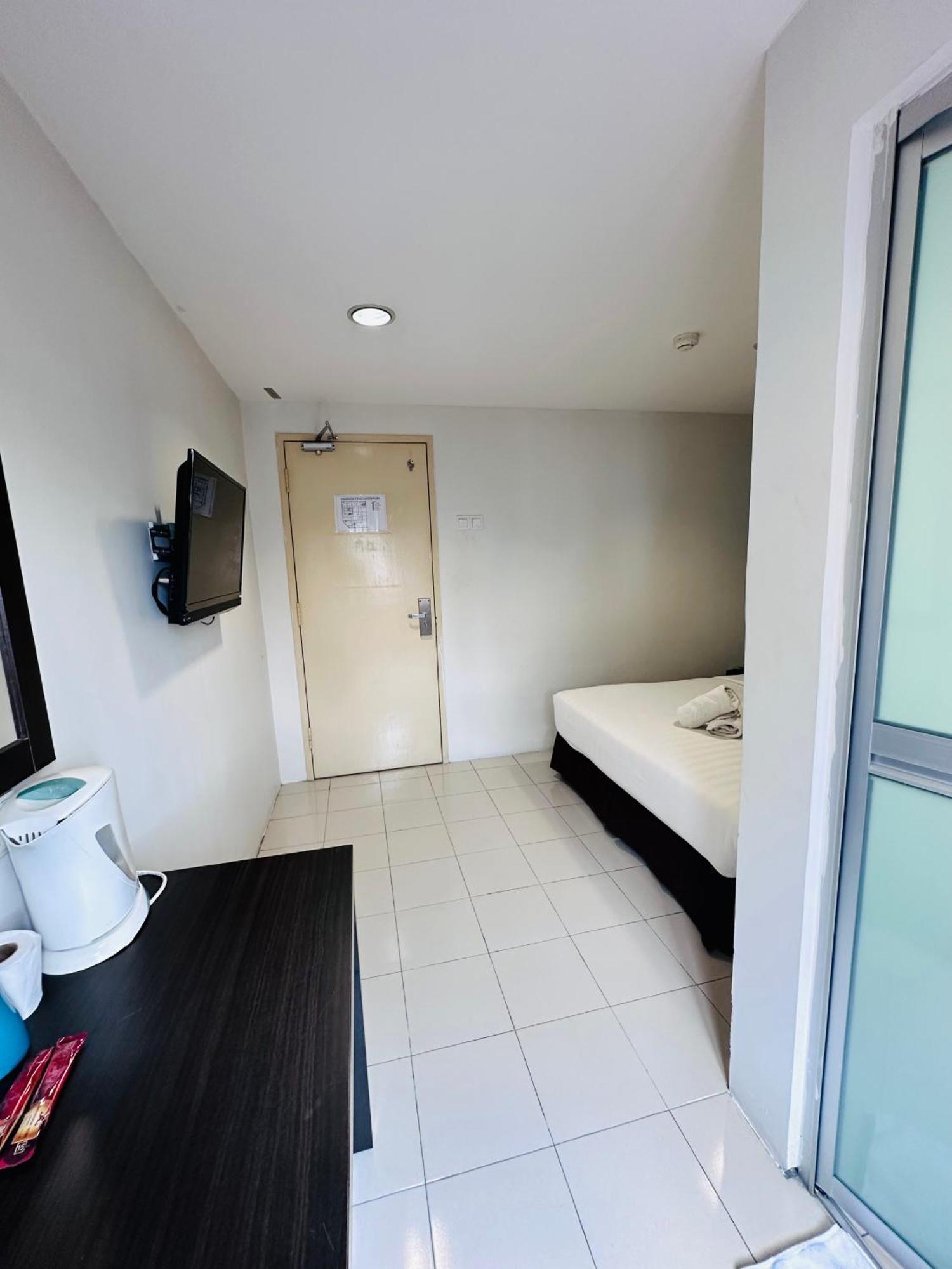 Your Hotel Кланг Екстериор снимка