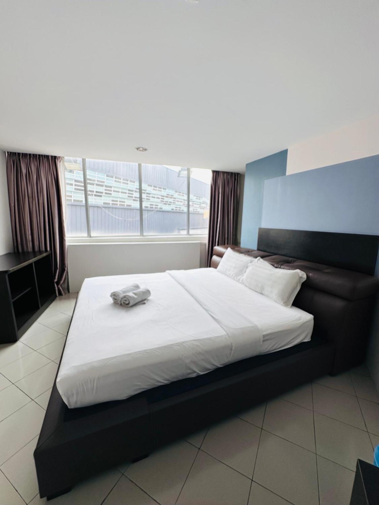 Your Hotel Кланг Екстериор снимка