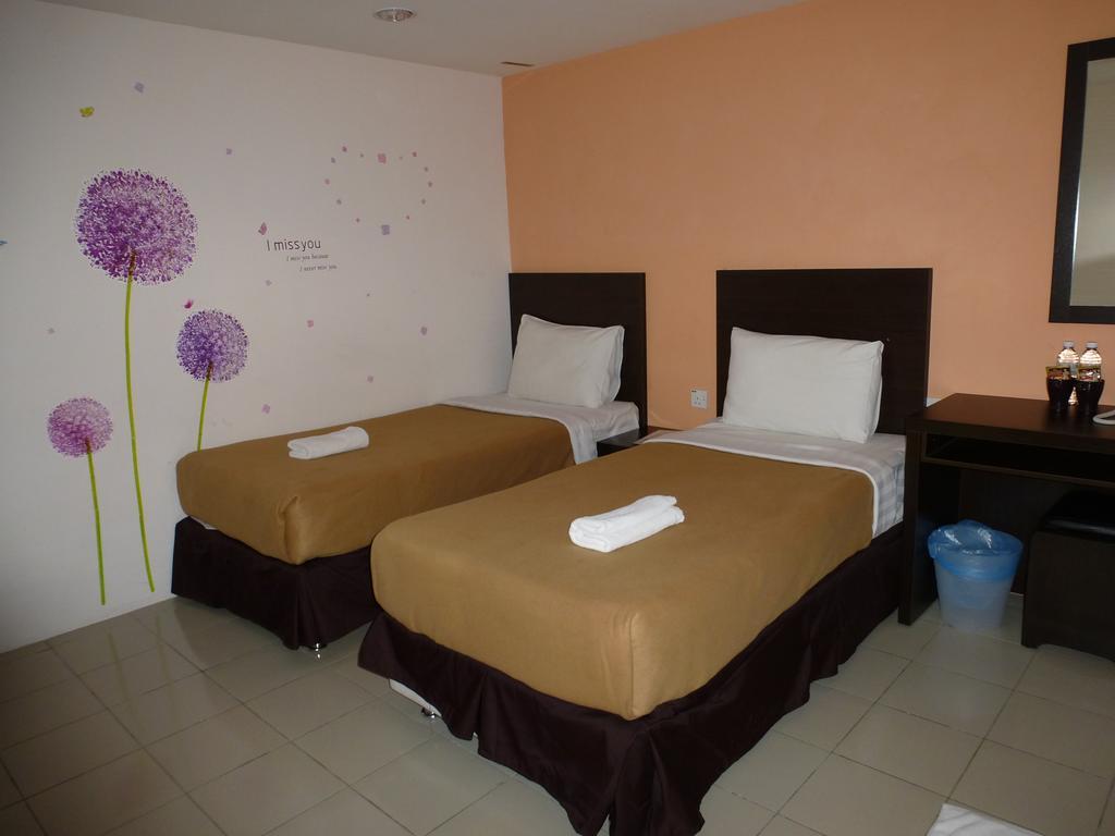 Your Hotel Кланг Екстериор снимка