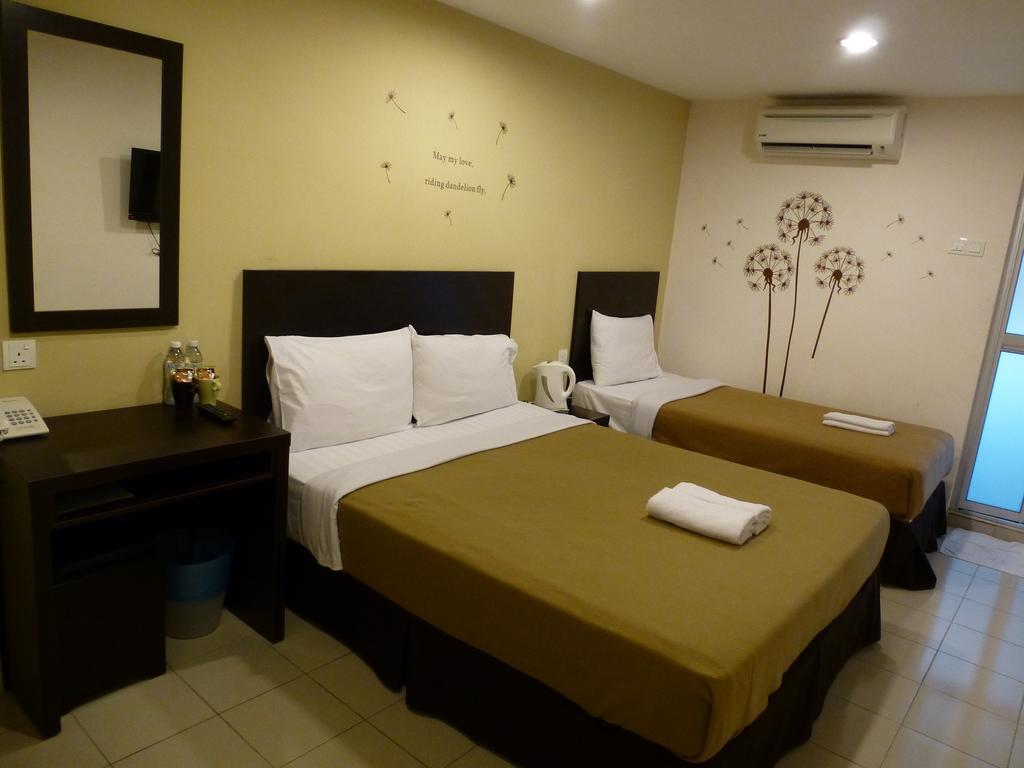 Your Hotel Кланг Екстериор снимка