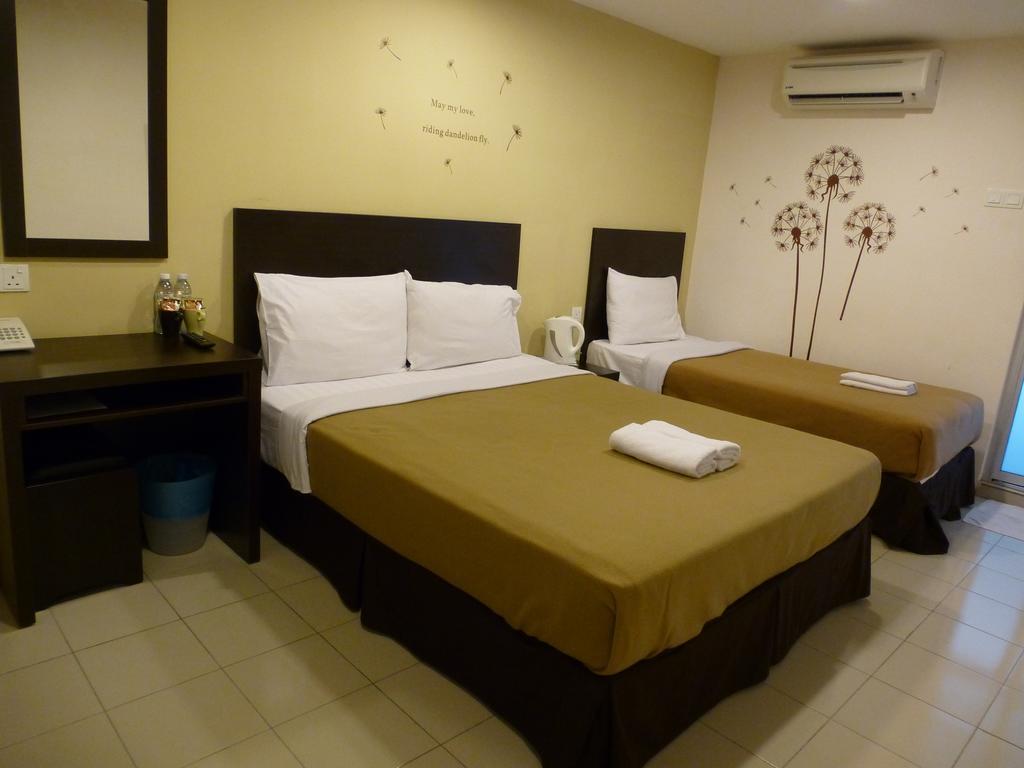 Your Hotel Кланг Екстериор снимка