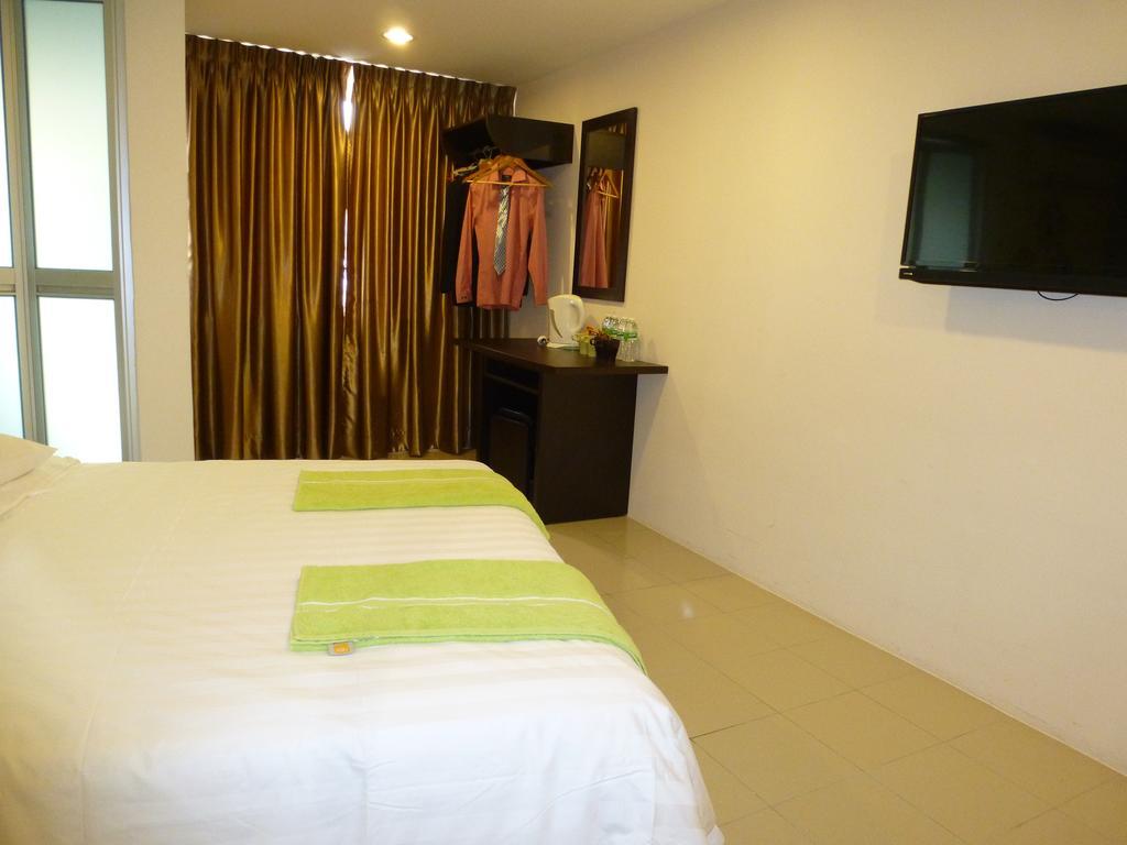 Your Hotel Кланг Екстериор снимка
