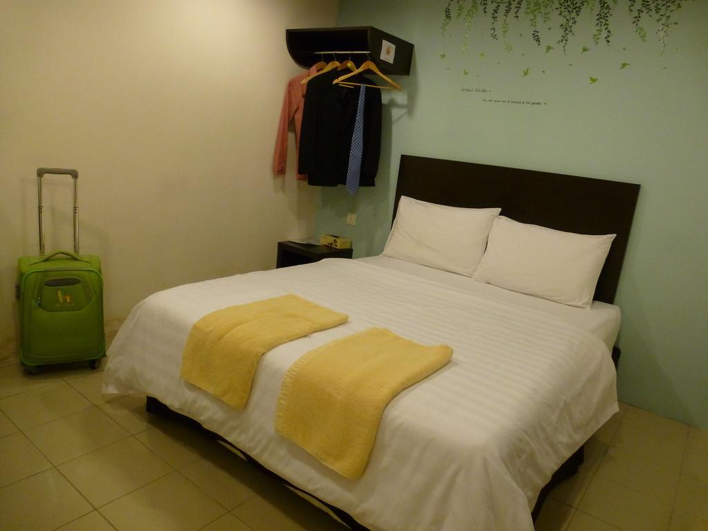 Your Hotel Кланг Екстериор снимка