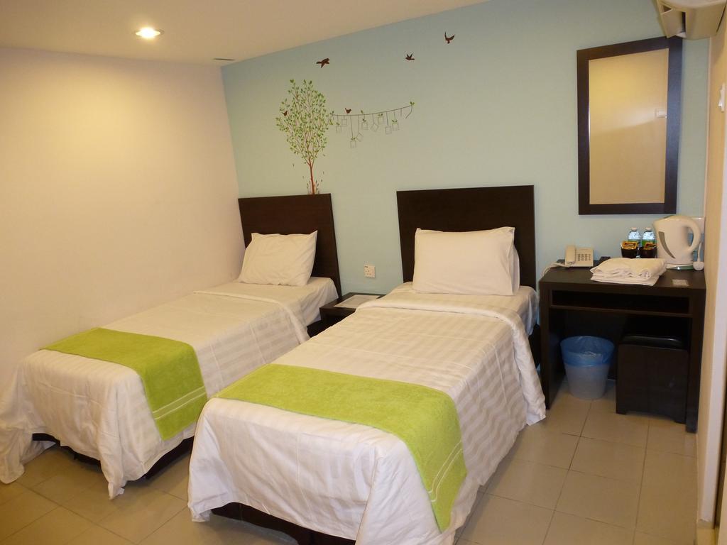 Your Hotel Кланг Екстериор снимка
