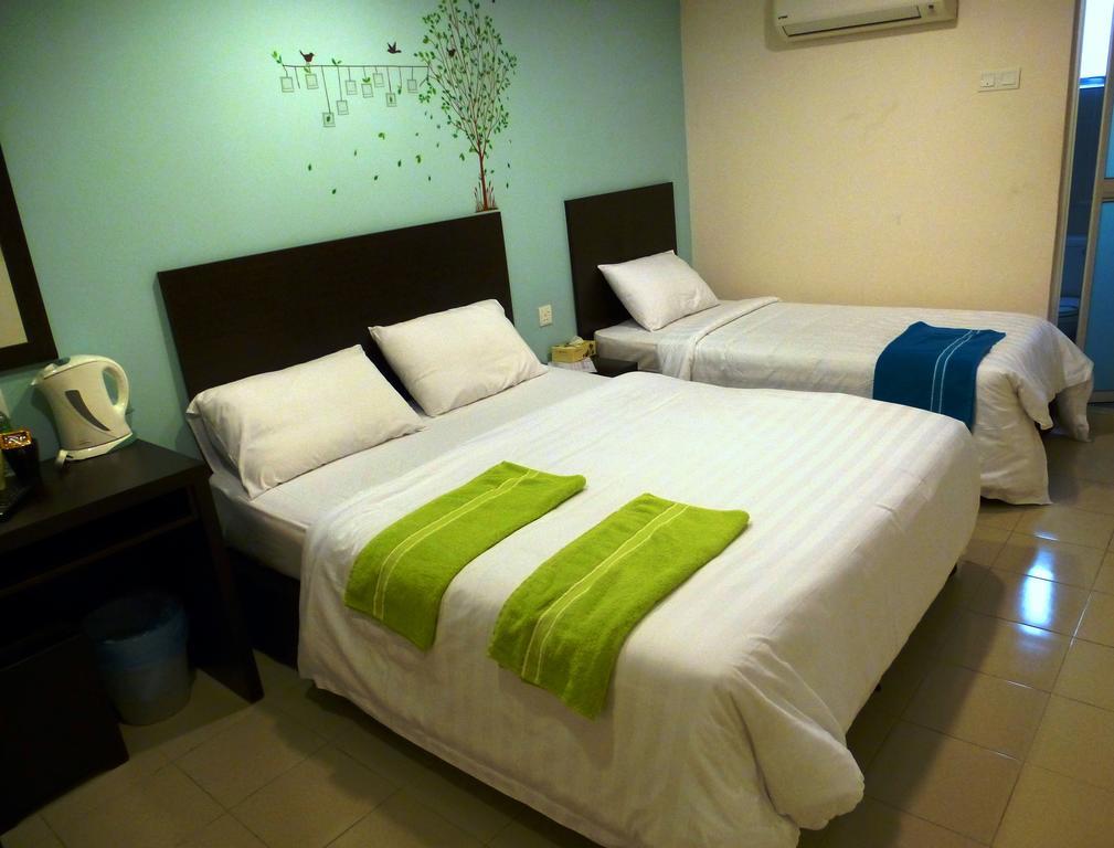 Your Hotel Кланг Екстериор снимка