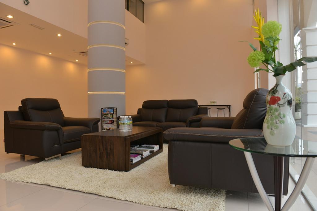 Your Hotel Кланг Екстериор снимка
