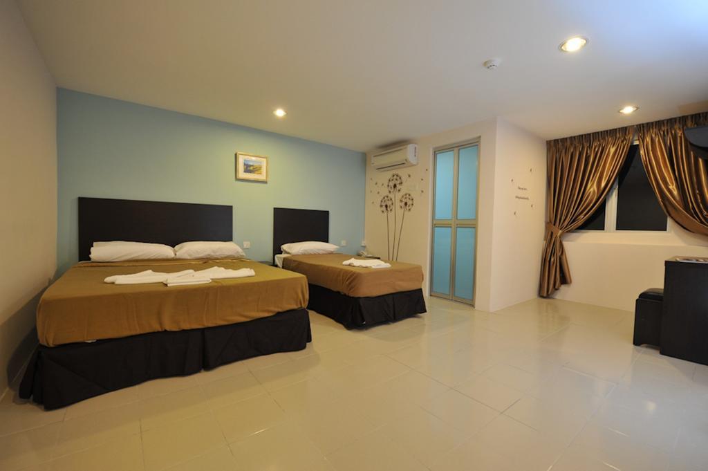Your Hotel Кланг Екстериор снимка