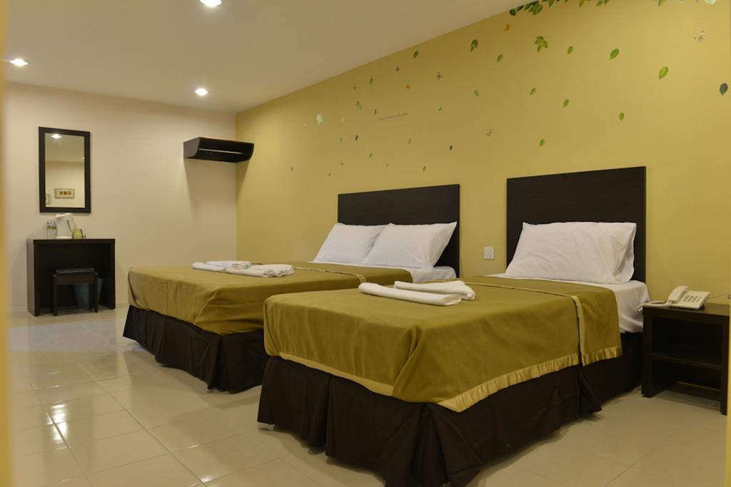 Your Hotel Кланг Екстериор снимка