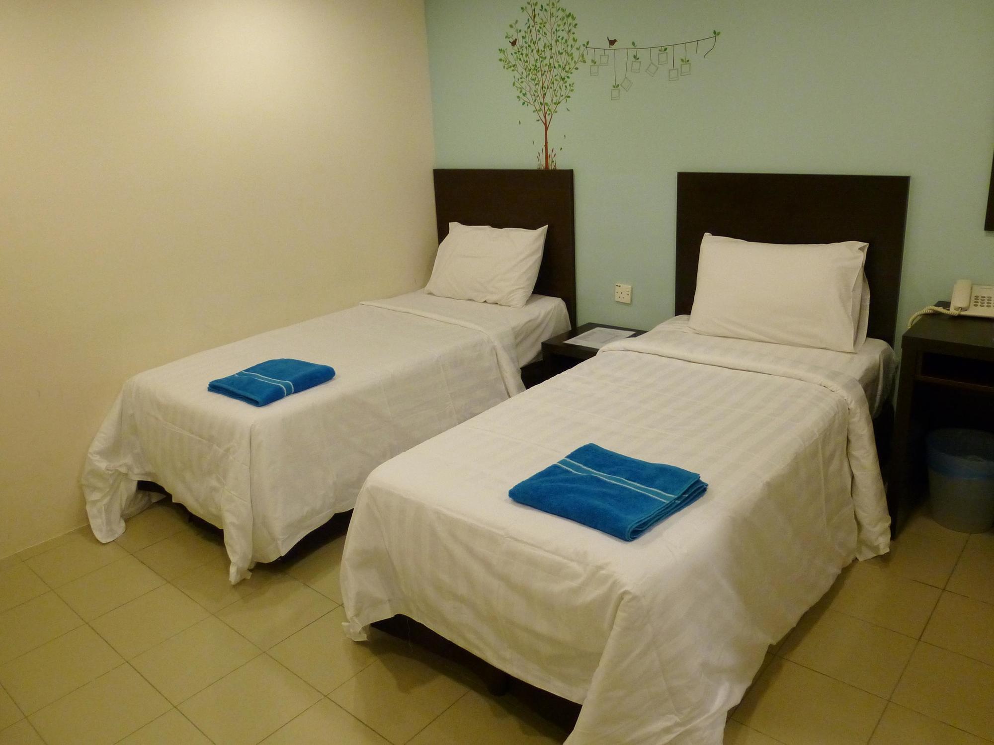 Your Hotel Кланг Екстериор снимка
