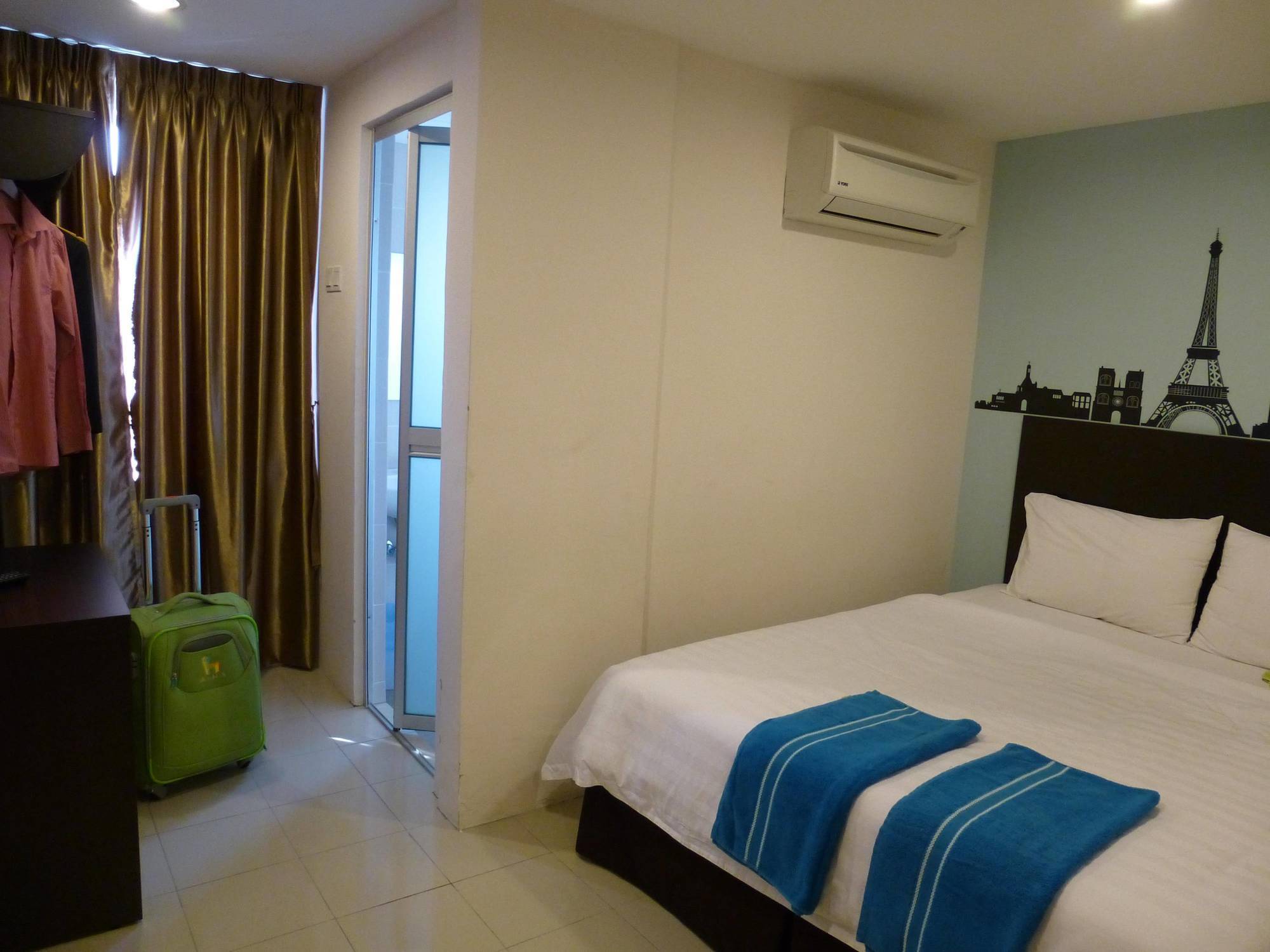 Your Hotel Кланг Екстериор снимка