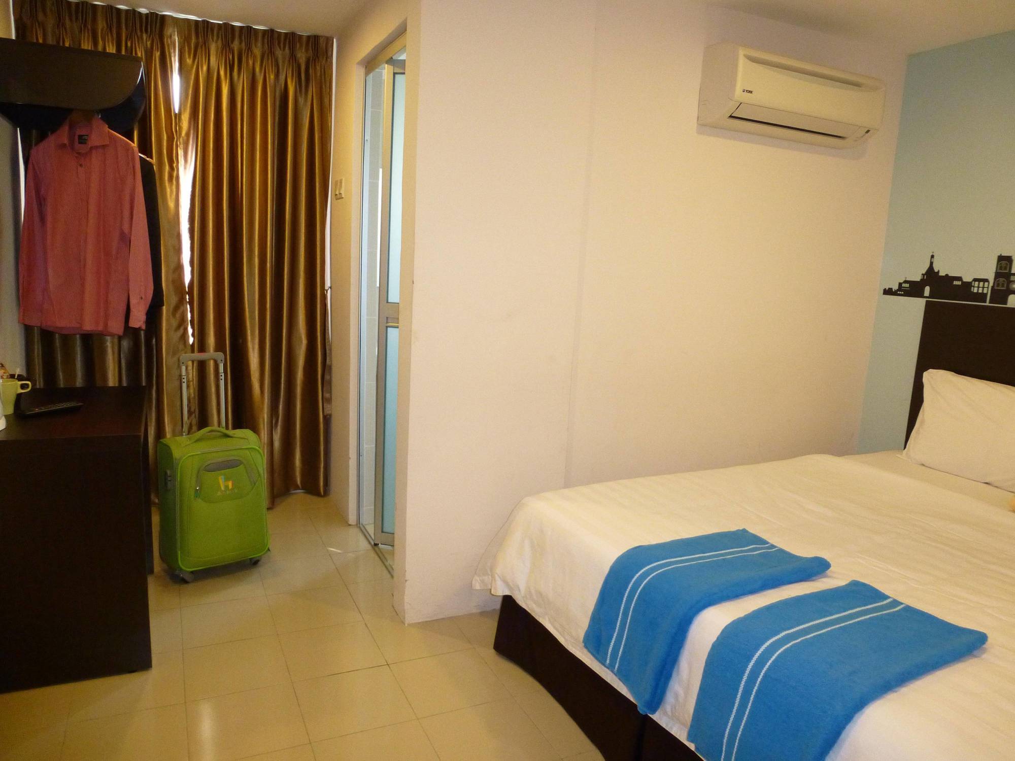 Your Hotel Кланг Екстериор снимка